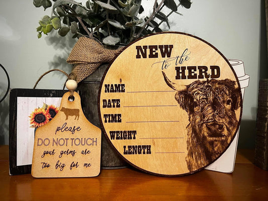 New to the Herd Baby Announcement Sign & Matching Cow Tag Shaped Car Seat Charm Set
